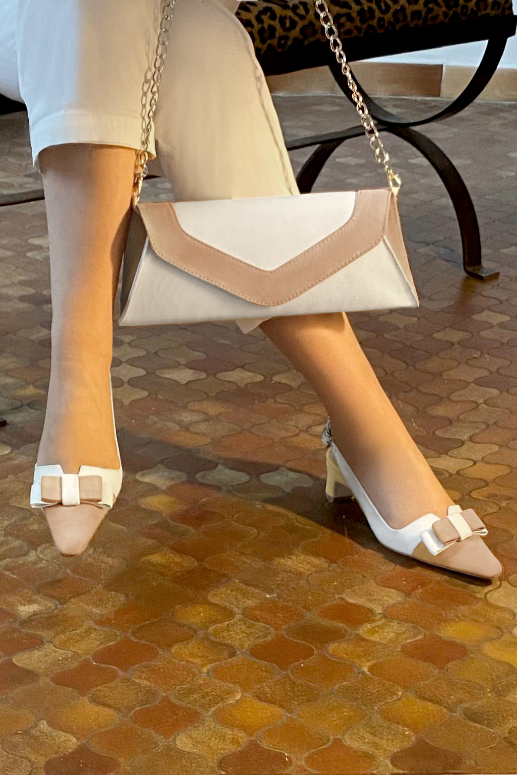 Biscuit beige and off white women's open back shoes, with a knot. Tapered toe. Low kitten heels. Worn view - Florence KOOIJMAN